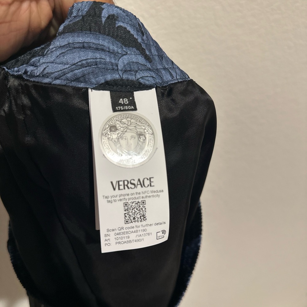 Authentic Men’s Versace Black and Blue Baroque Shorts - Picture 3 of 4